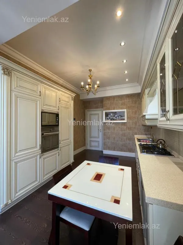 Satılır 4 otaqlı yeni tikili 186 m²