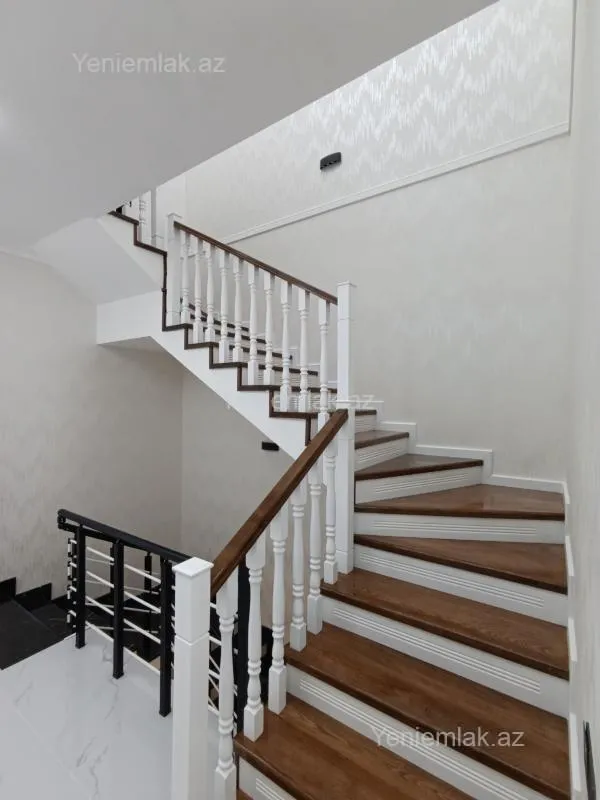 Satılır 6 otaqlı həyət evi 330 m²