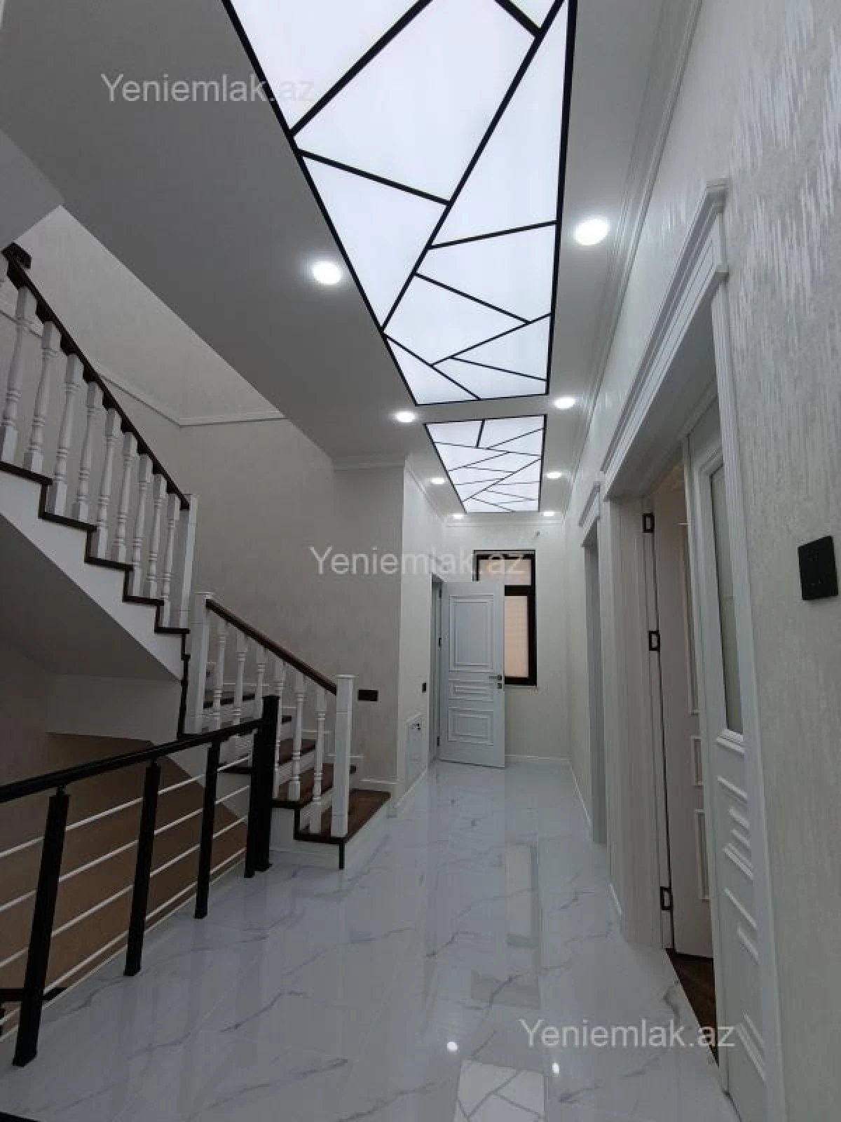 Satılır 6 otaqlı həyət evi 330 m²