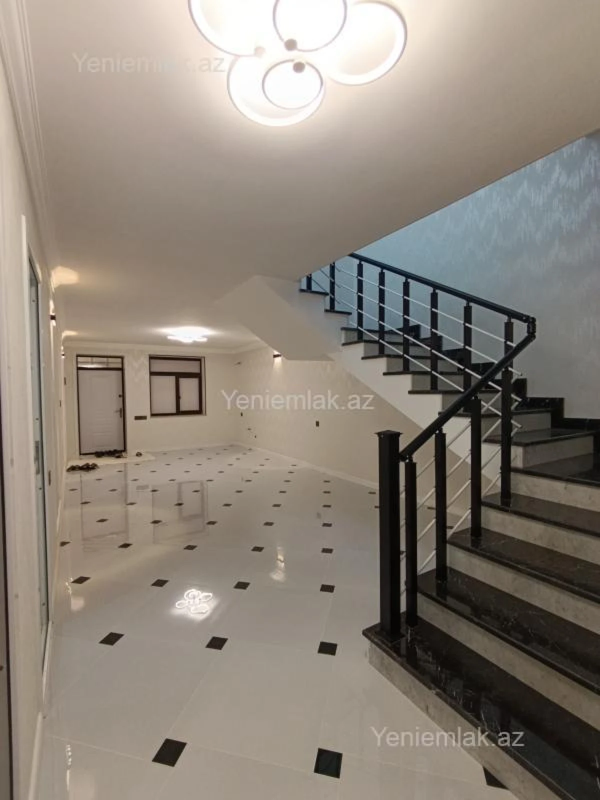 Satılır 6 otaqlı həyət evi 330 m²
