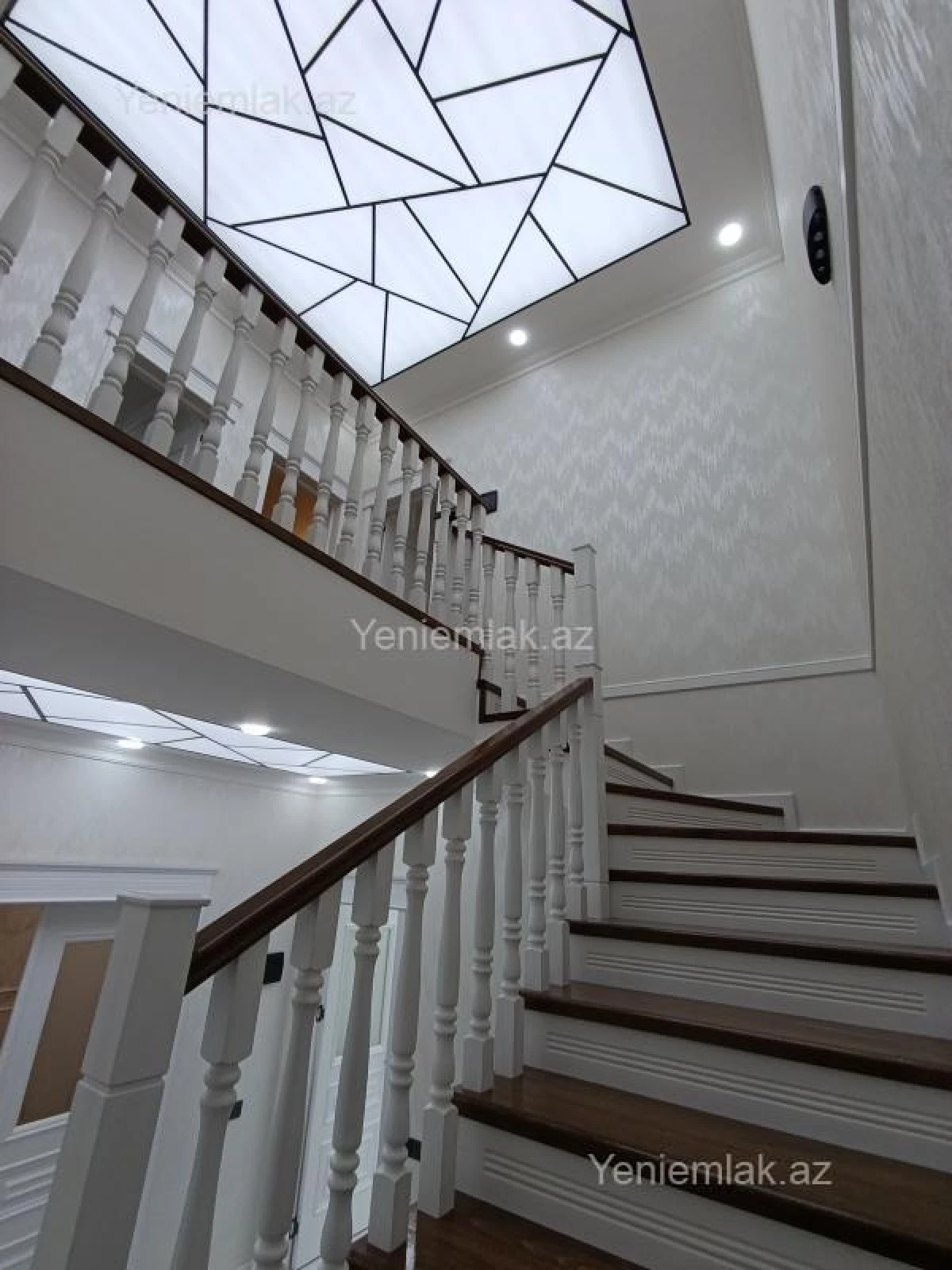 Satılır 6 otaqlı həyət evi 330 m²