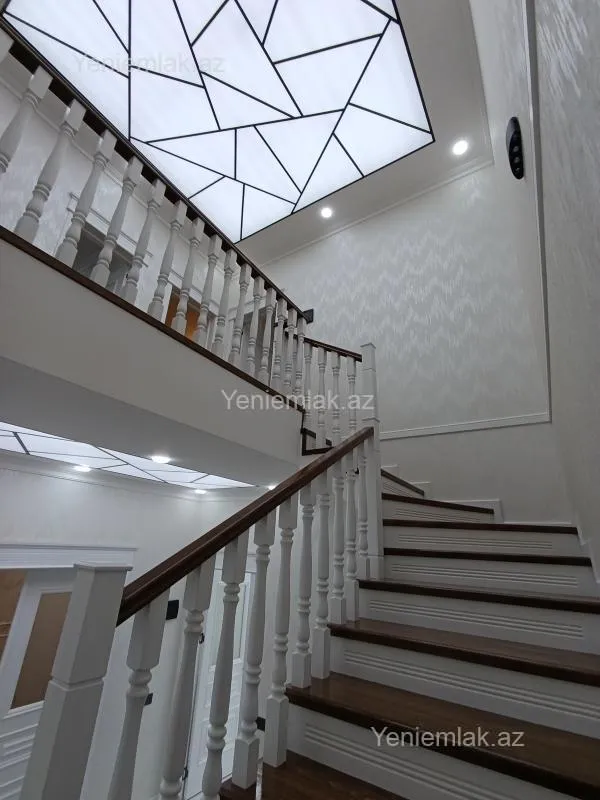 Satılır 6 otaqlı həyət evi 330 m²