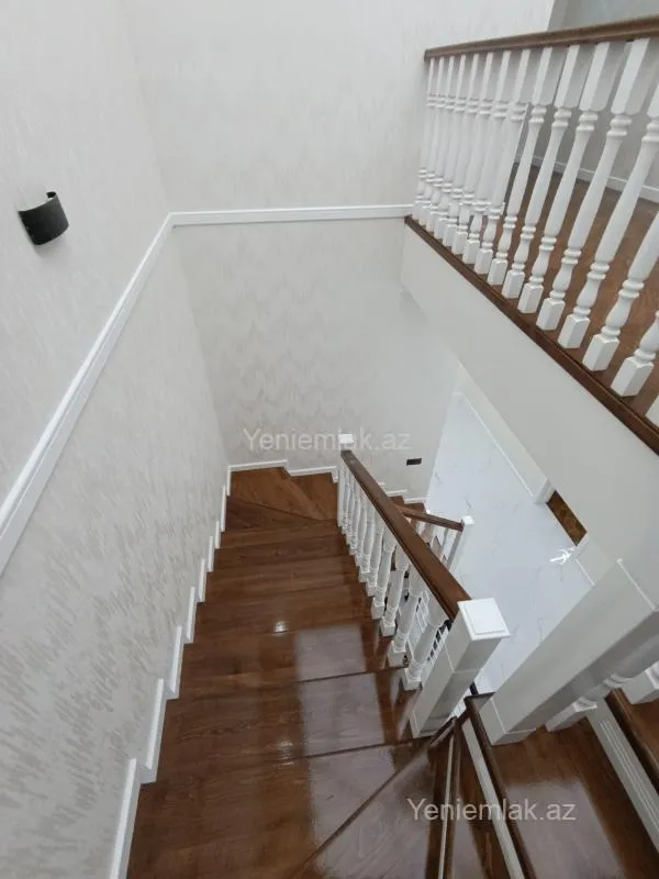 Satılır 6 otaqlı həyət evi 330 m²