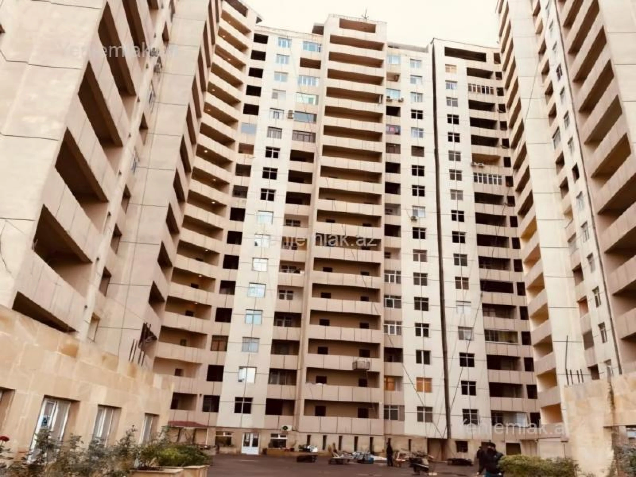 Satılır 4 otaqlı yeni tikili 215 m²