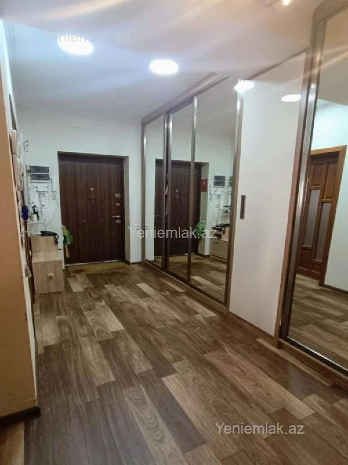 Satılır 3 otaqlı yeni tikili 80 m²