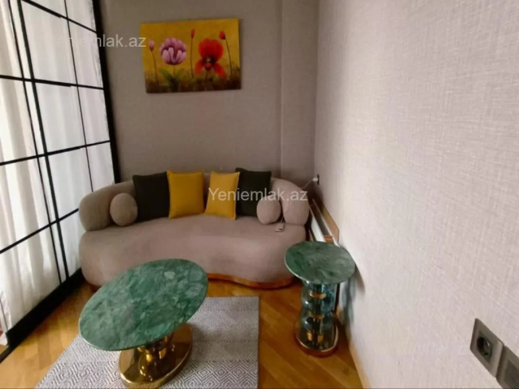 Satılır 3 otaqlı yeni tikili 80 m²