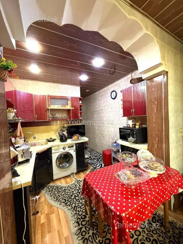 Satılır 5 otaqlı köhnə tikili 125 m²