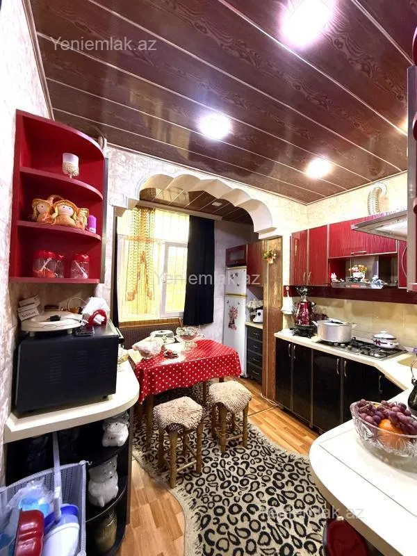 Satılır 5 otaqlı köhnə tikili 125 m²