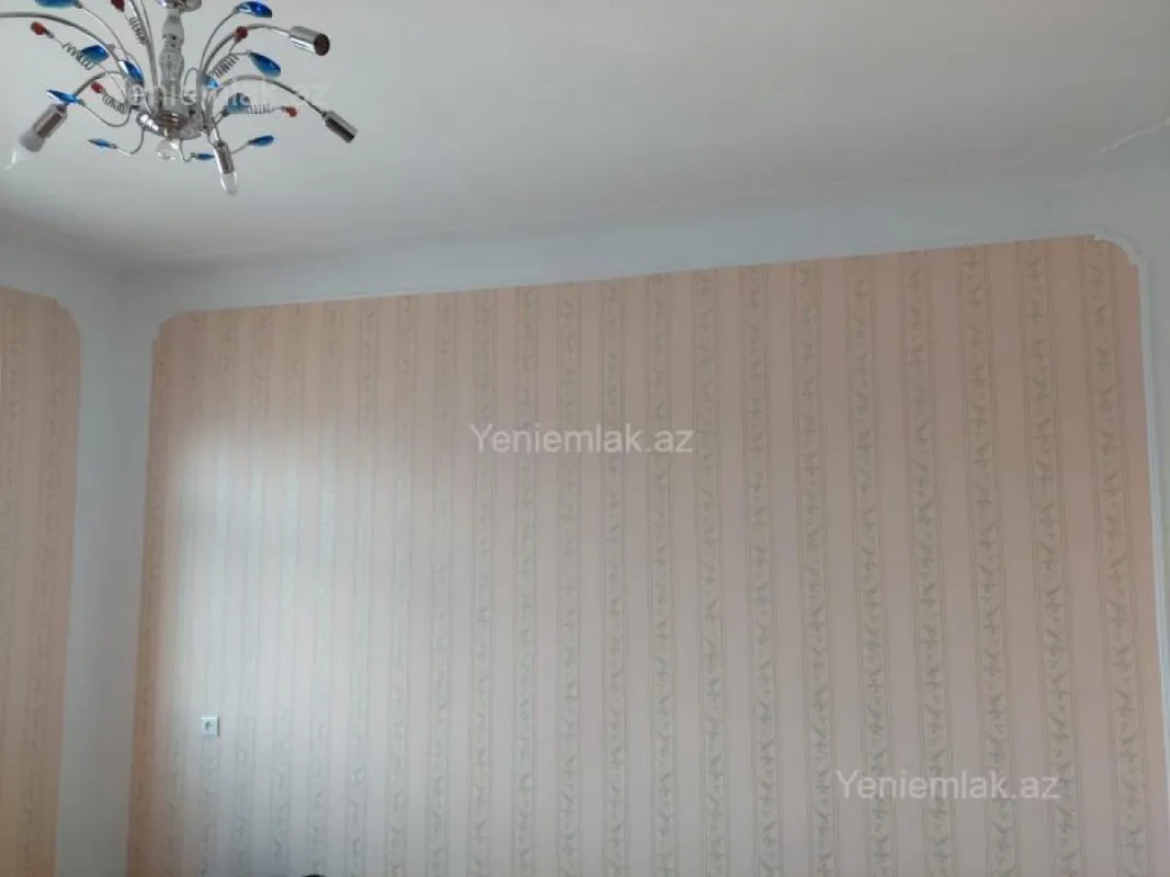 Satılır 4 otaqlı köhnə tikili 100 m²