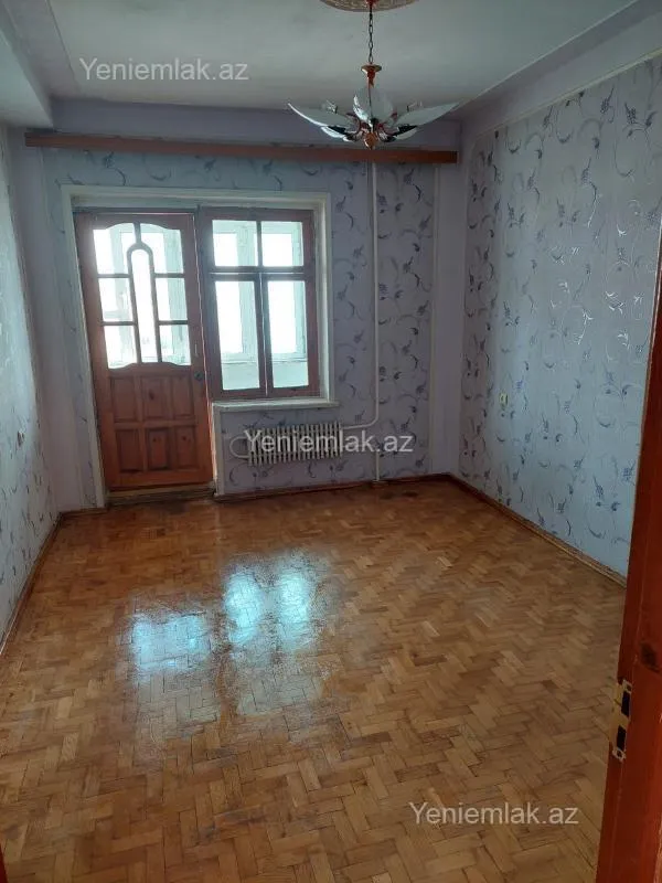 Satılır 4 otaqlı köhnə tikili 100 m²