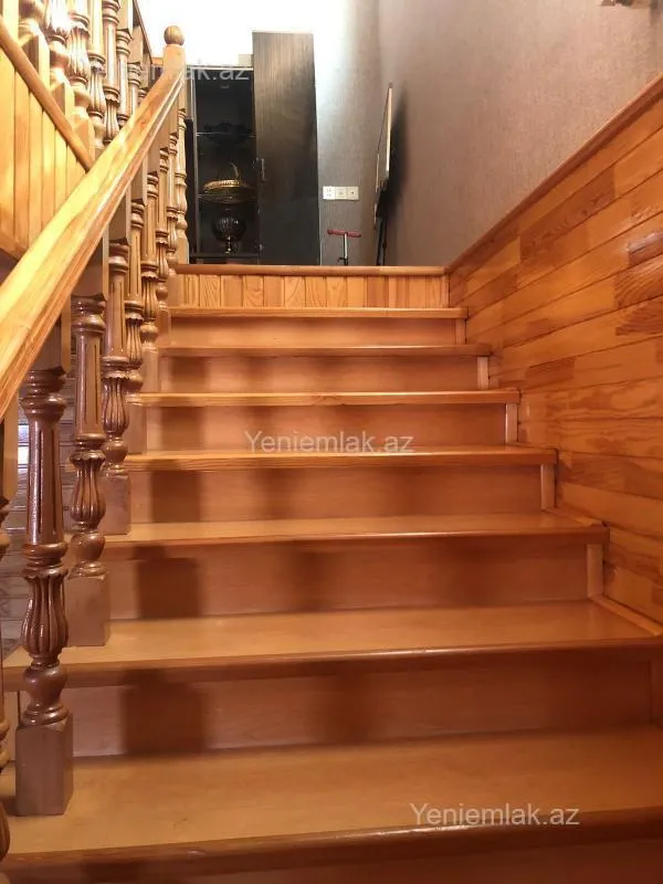 Satılır 6 otaqlı həyət evi 180 m²
