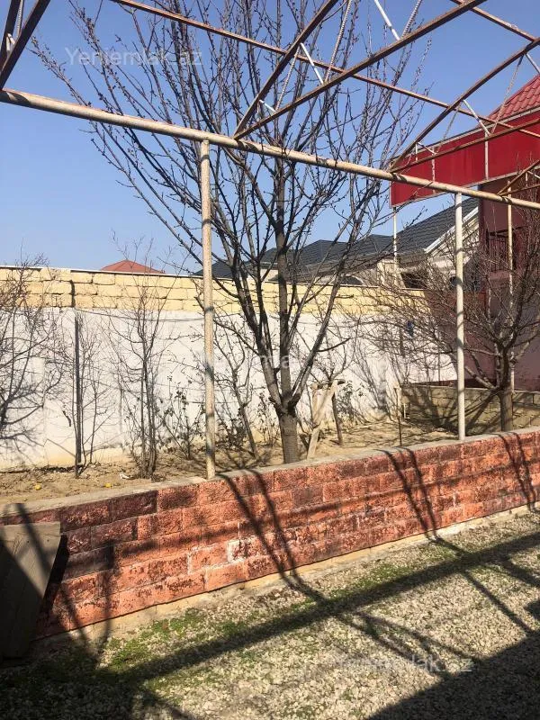 Satılır 6 otaqlı həyət evi 180 m²