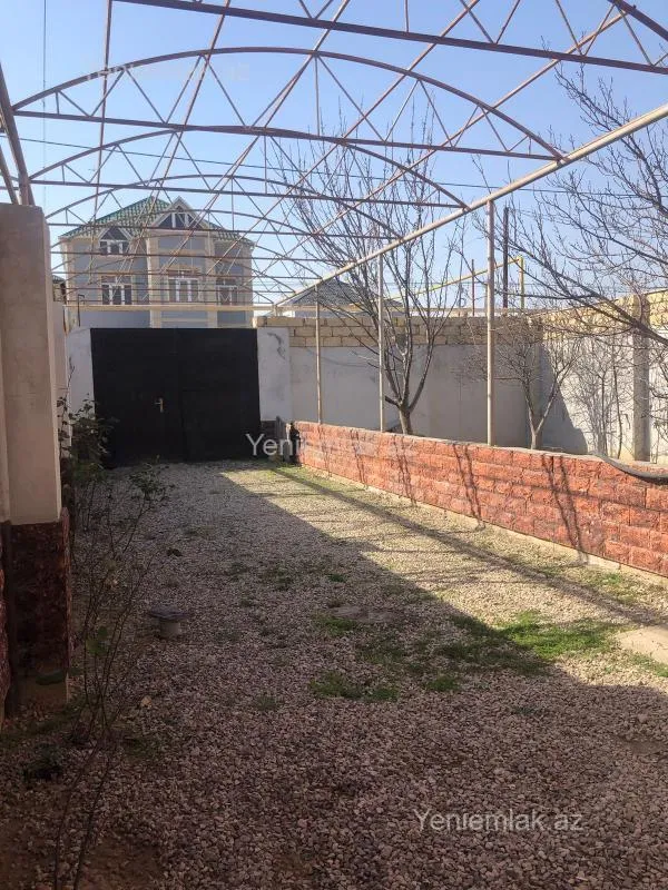 Satılır 6 otaqlı həyət evi 180 m²