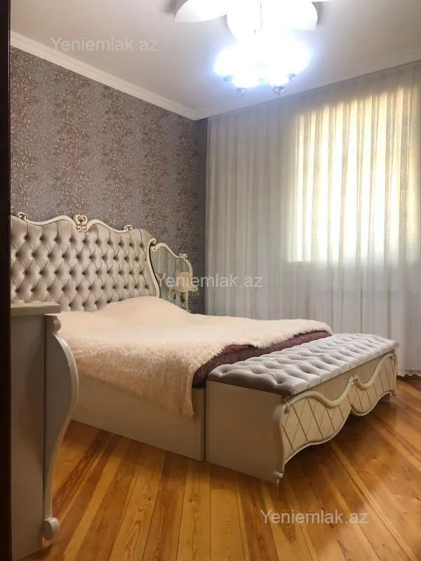 Satılır 6 otaqlı həyət evi 180 m²