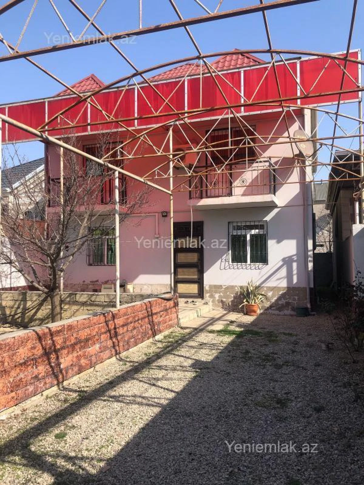 Satılır 6 otaqlı həyət evi 180 m²