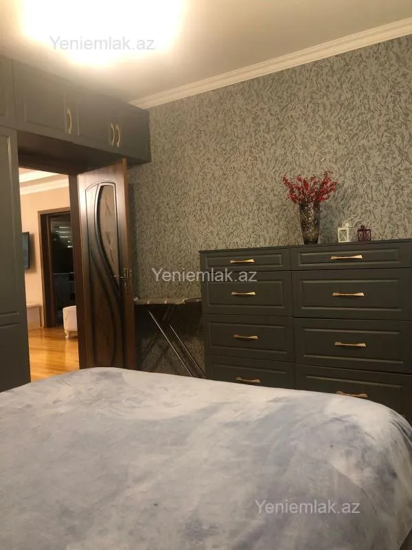 Satılır 6 otaqlı həyət evi 180 m²