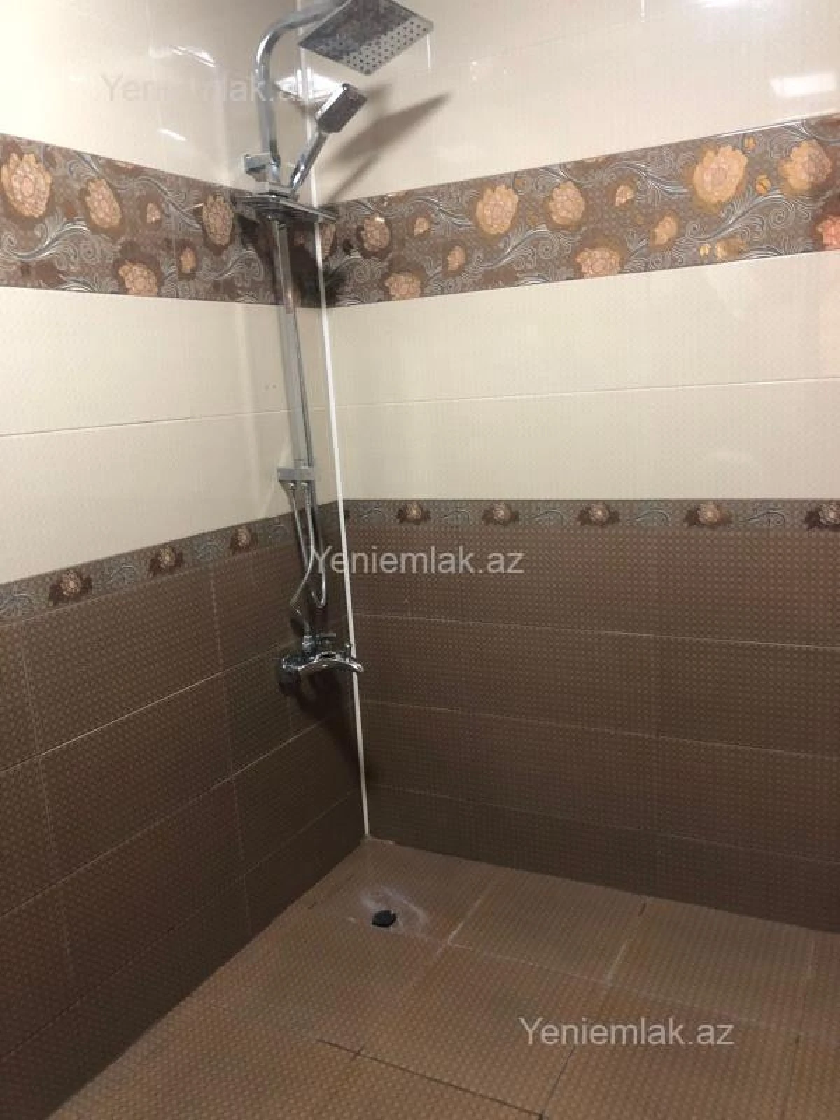 Satılır 6 otaqlı həyət evi 180 m²