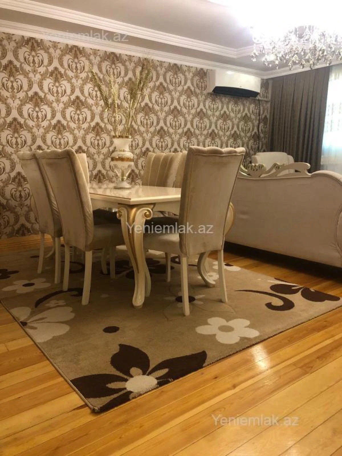 Satılır 6 otaqlı həyət evi 180 m²