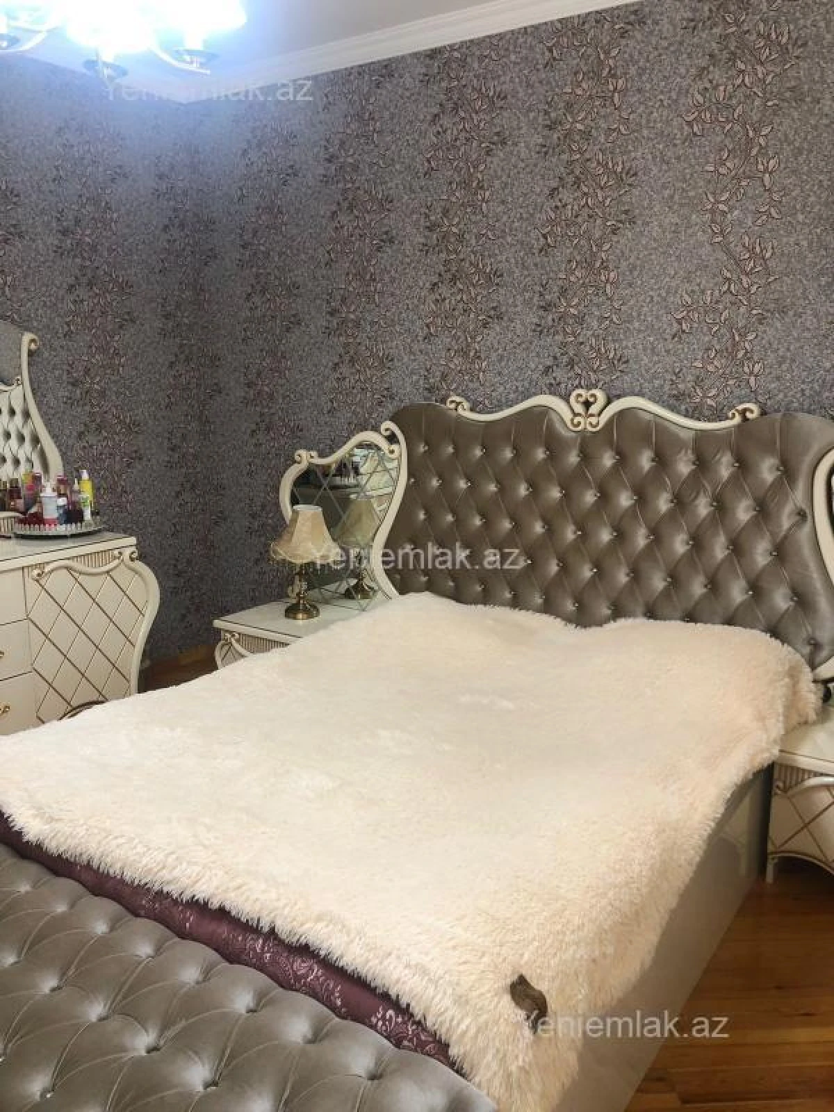 Satılır 6 otaqlı həyət evi 180 m²