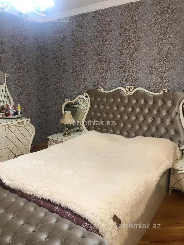 Satılır 6 otaqlı həyət evi 180 m²
