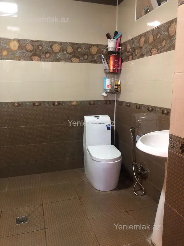 Satılır 6 otaqlı həyət evi 180 m²