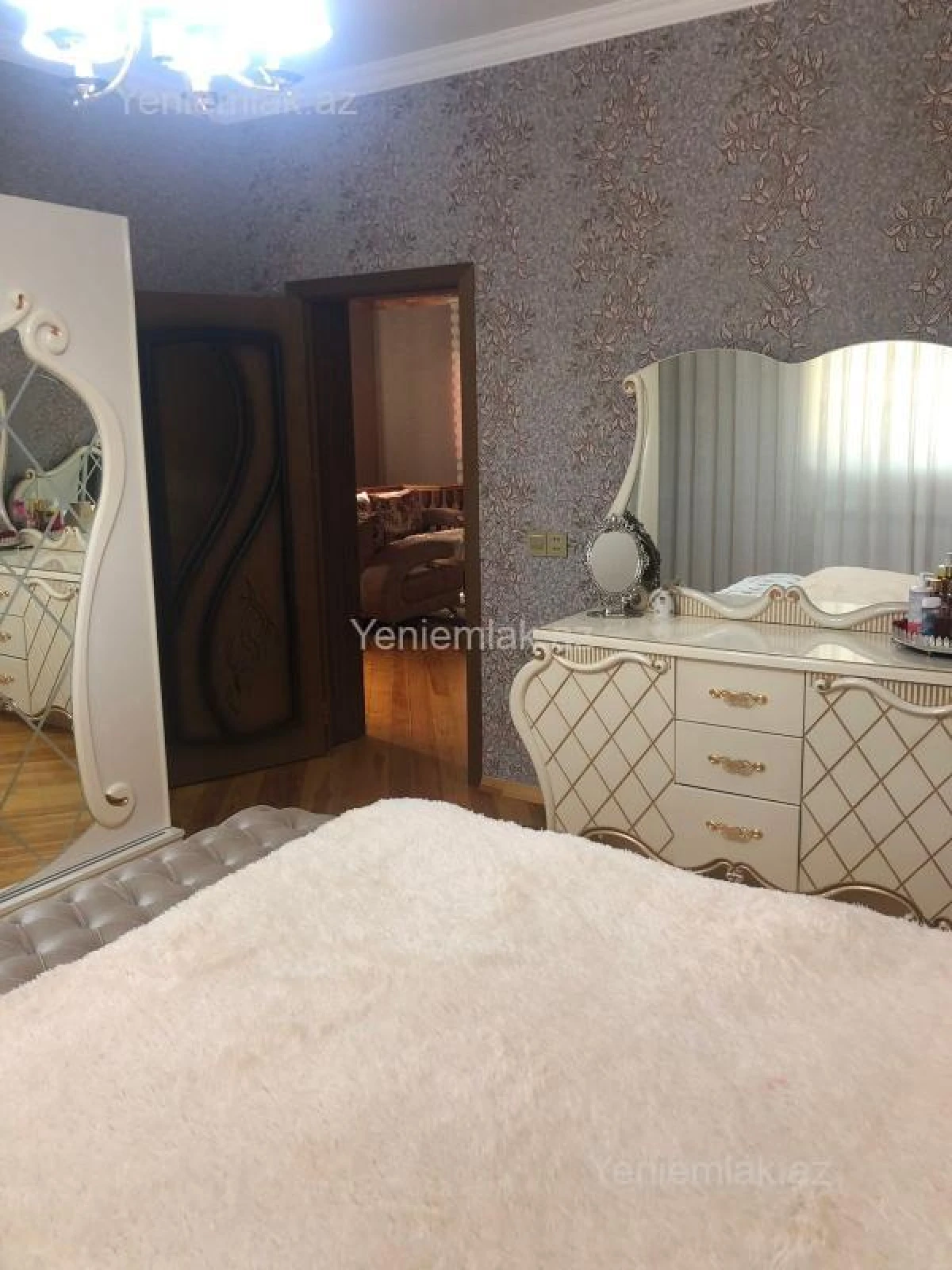 Satılır 6 otaqlı həyət evi 180 m²