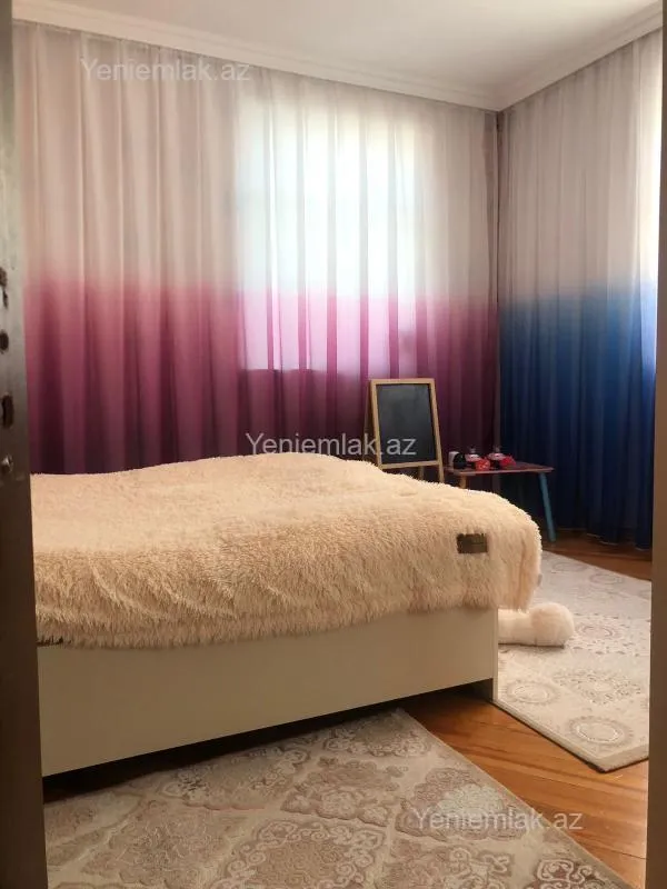 Satılır 6 otaqlı həyət evi 180 m²
