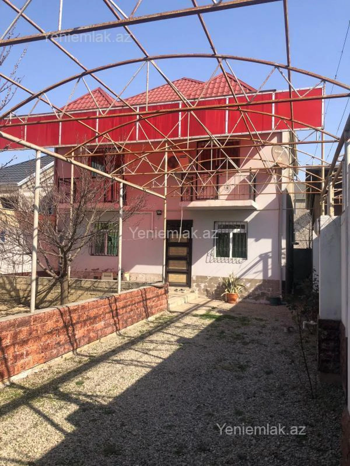 Satılır 6 otaqlı həyət evi 180 m²