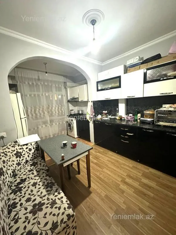 Satılır 2 otaqlı köhnə tikili 65 m²