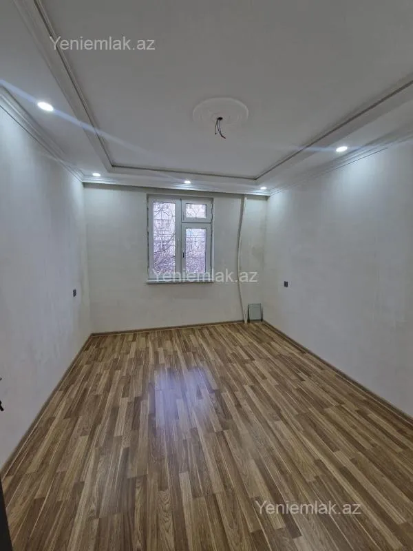 Satılır 4 otaqlı köhnə tikili 100 m²