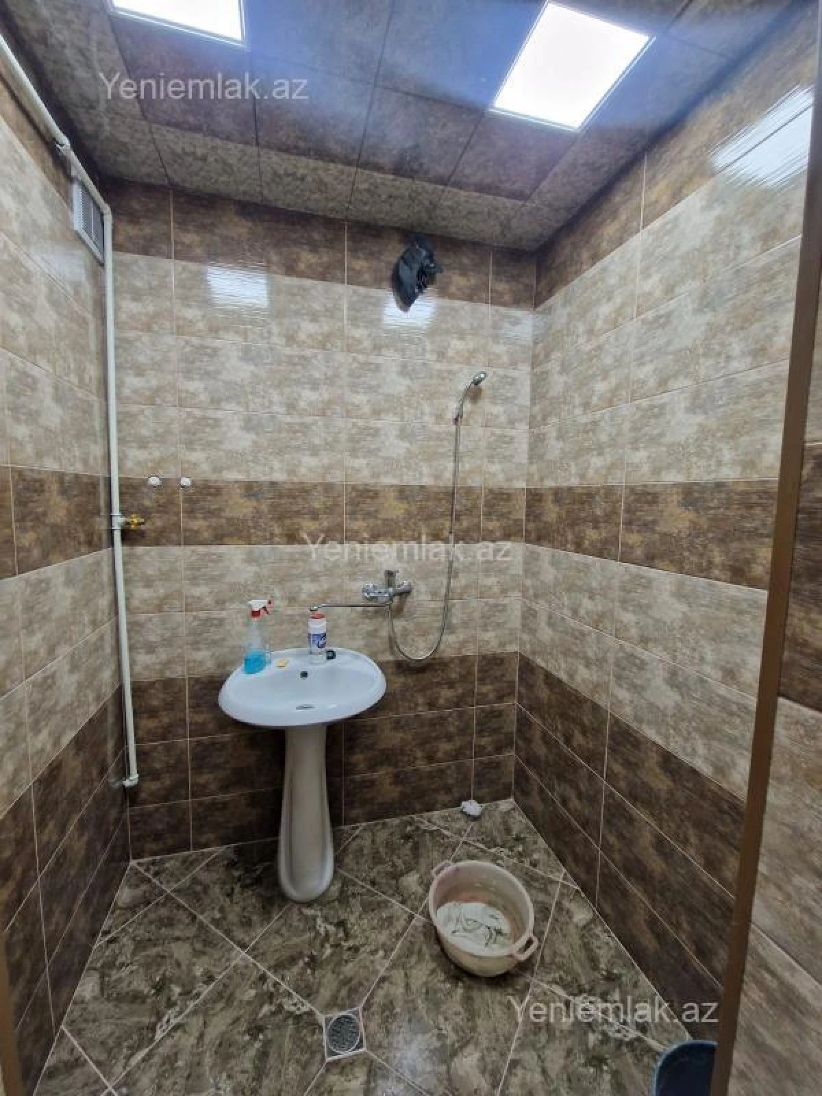 Satılır 4 otaqlı köhnə tikili 100 m²