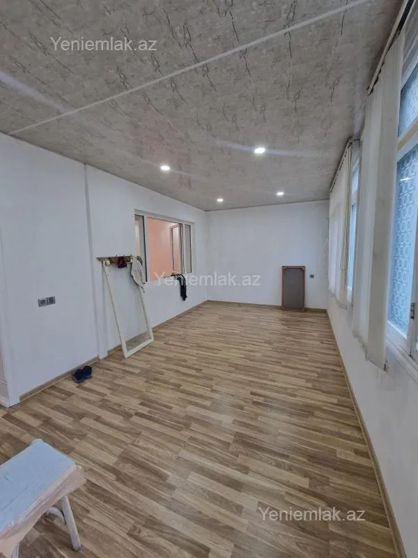 Satılır 4 otaqlı köhnə tikili 100 m²