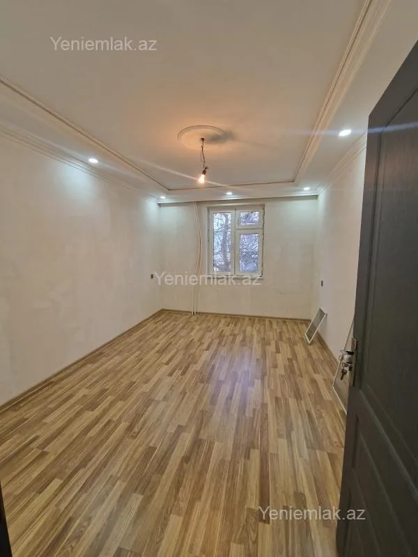 Satılır 4 otaqlı köhnə tikili 100 m²