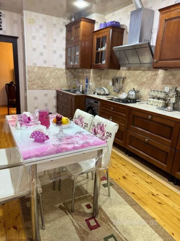 Satılır 3 otaqlı yeni tikili 135 m²
