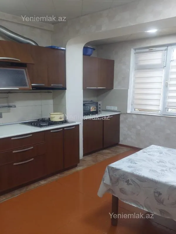 Satılır 2 otaqlı köhnə tikili 75 m²