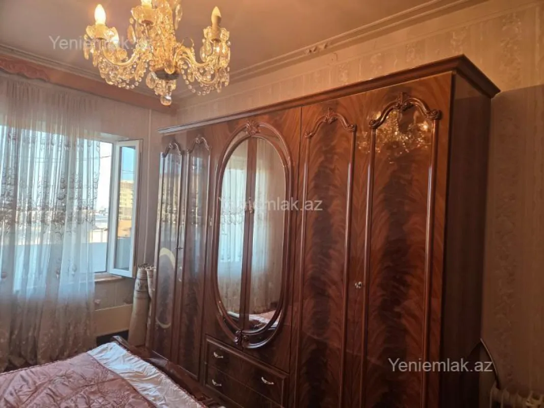 Satılır 4 otaqlı köhnə tikili 105 m²