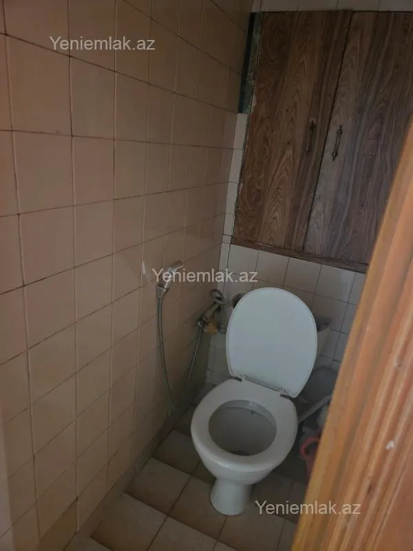 Satılır 4 otaqlı köhnə tikili 105 m²