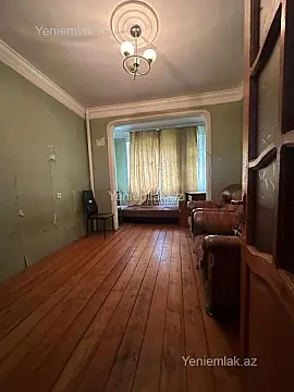 Satılır 4 otaqlı köhnə tikili 100 m²