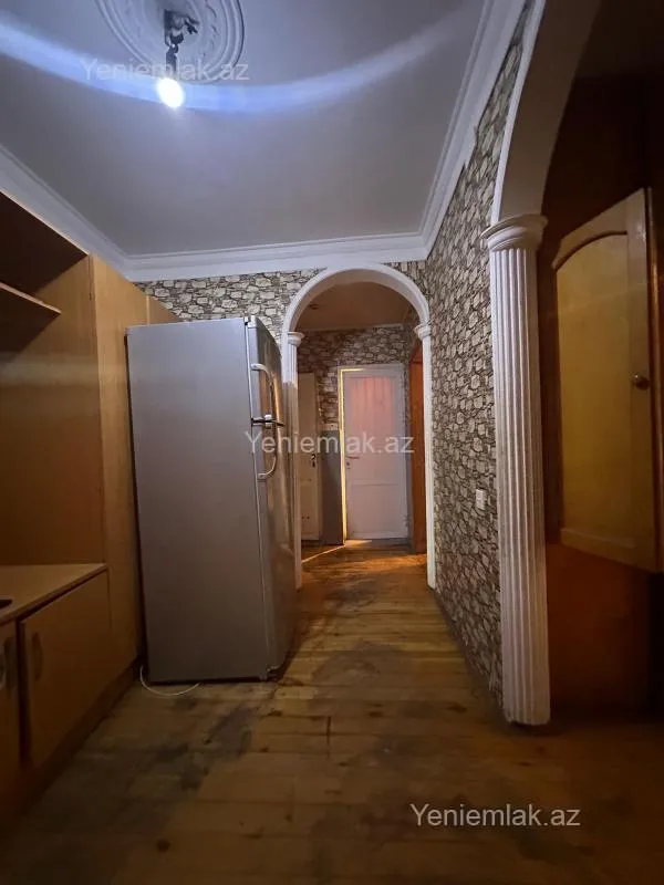 Satılır 4 otaqlı köhnə tikili 100 m²