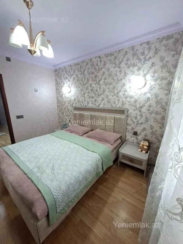 Satılır 2 otaqlı köhnə tikili 65 m²