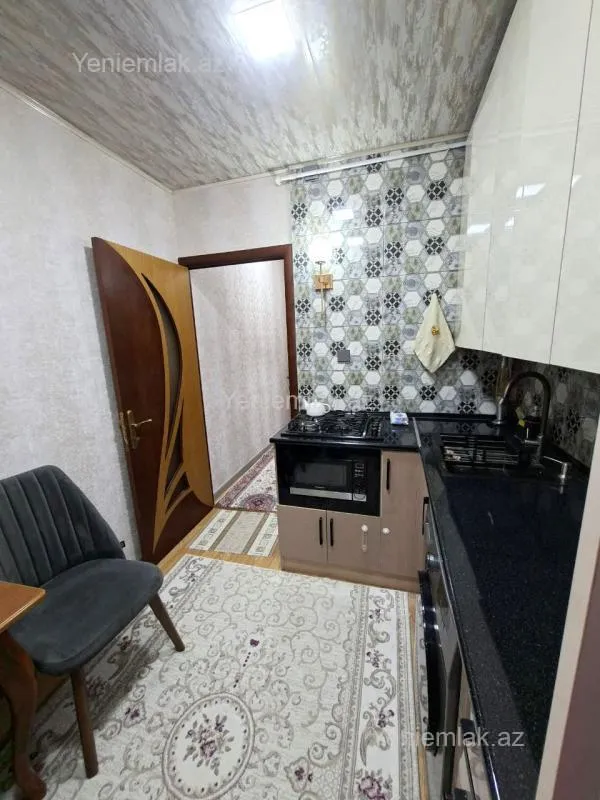 Satılır 2 otaqlı köhnə tikili 65 m²