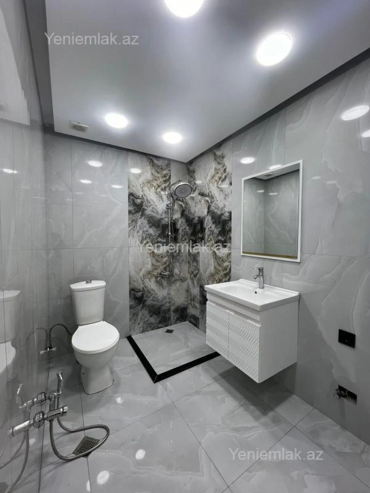 Satılır 3 otaqlı yeni tikili 75 m²