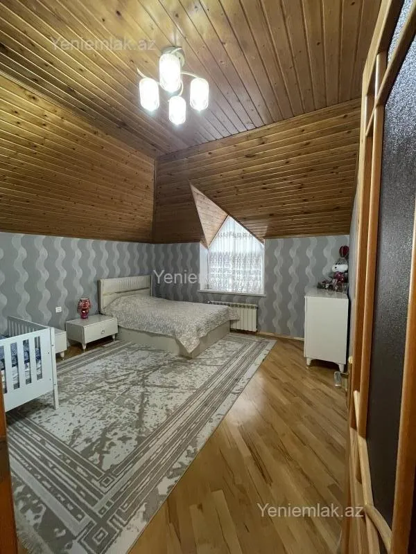 Satılır 5 otaqlı həyət evi 190 m²