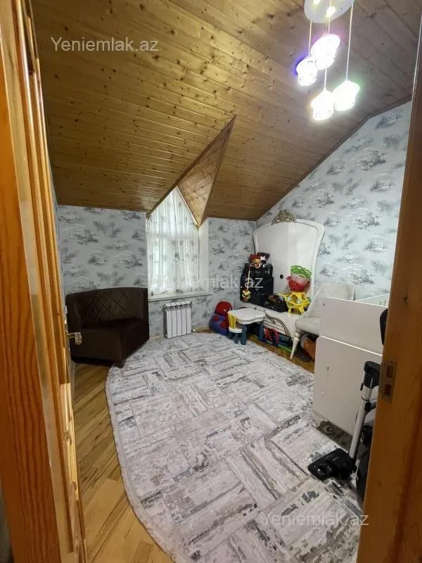 Satılır 5 otaqlı həyət evi 190 m²