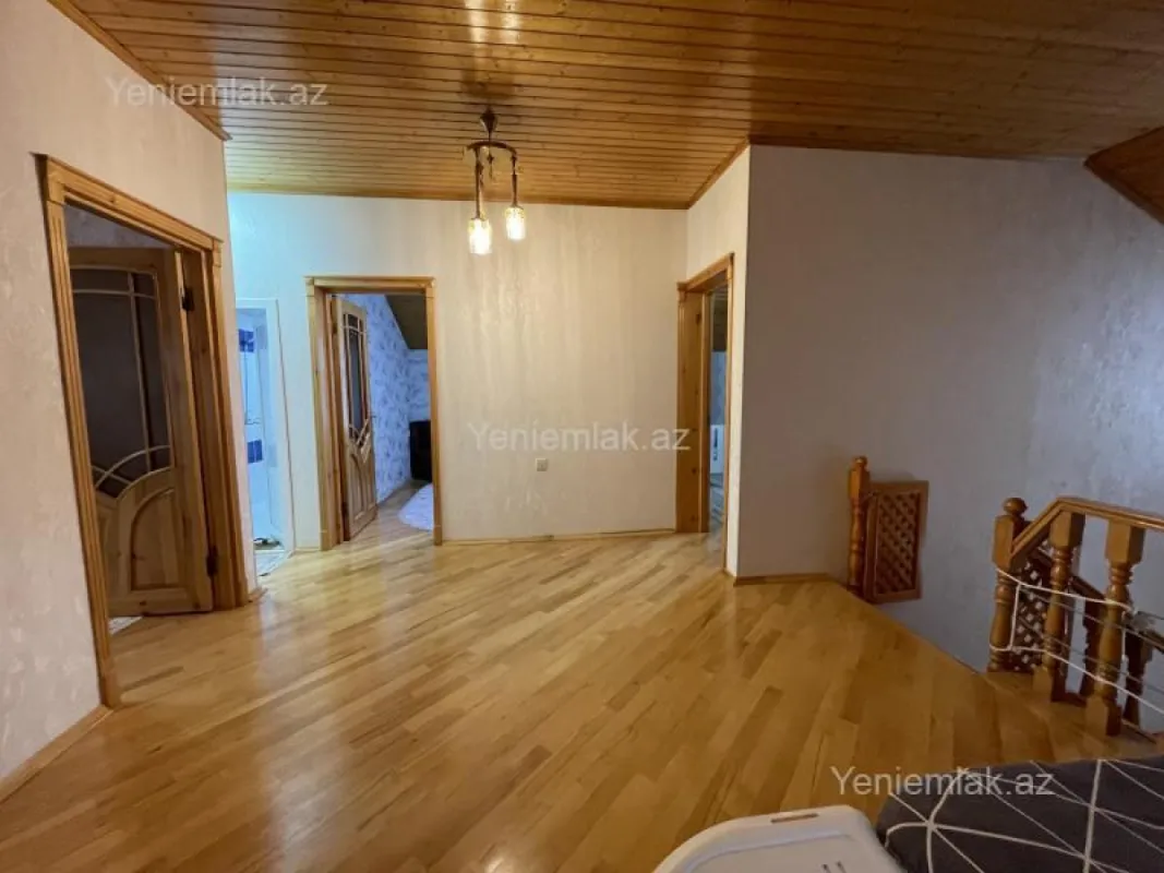 Satılır 5 otaqlı həyət evi 190 m²