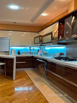 Satılır 3 otaqlı yeni tikili 130 m²