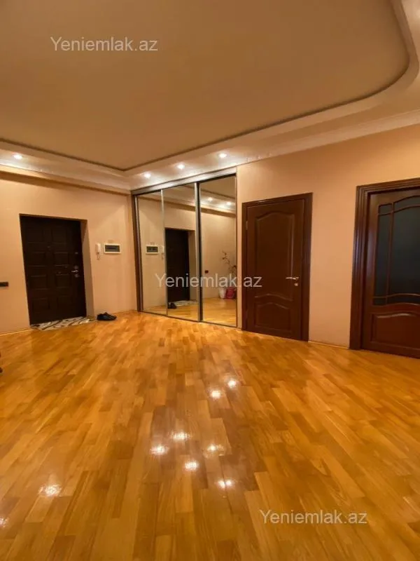 Satılır 3 otaqlı yeni tikili 130 m²