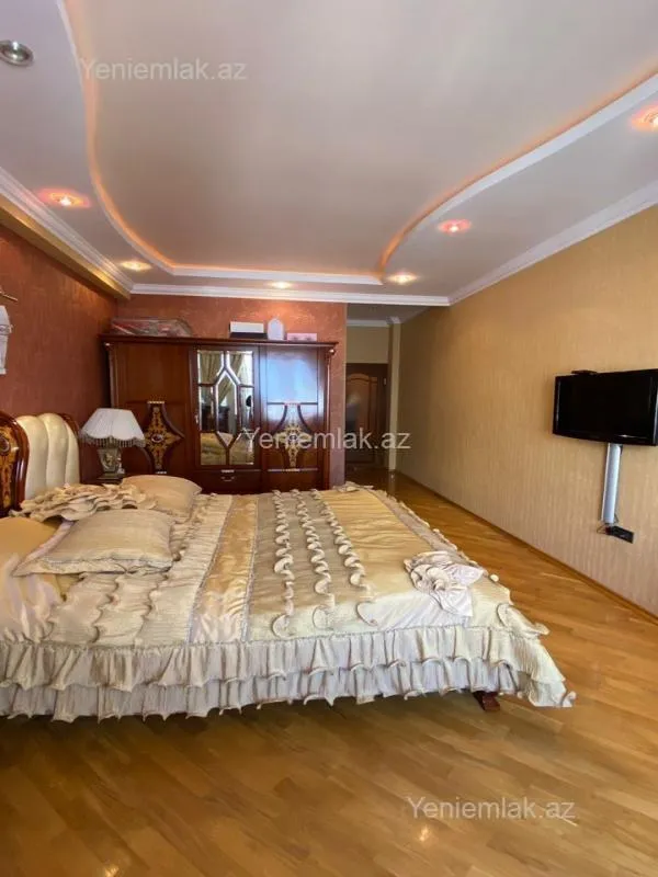 Satılır 3 otaqlı yeni tikili 130 m²