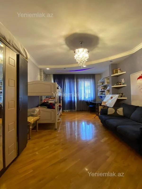 Satılır 3 otaqlı yeni tikili 130 m²
