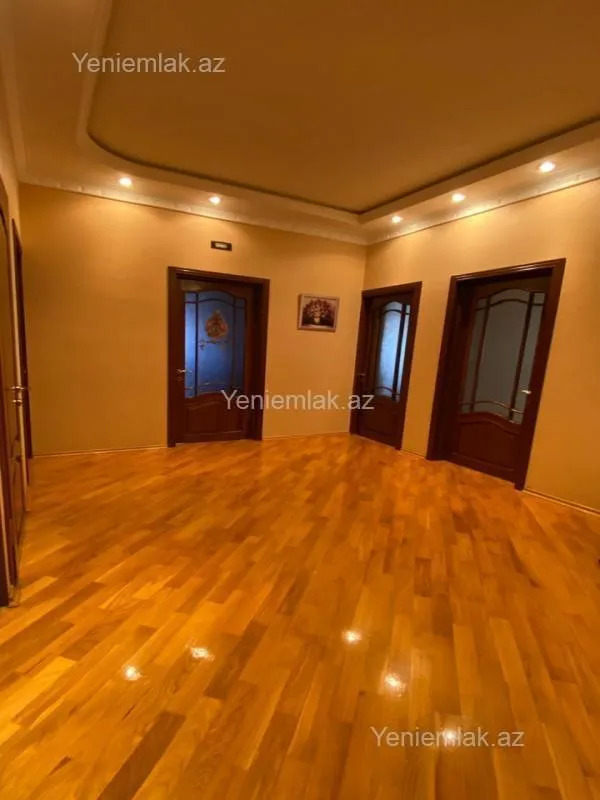 Satılır 3 otaqlı yeni tikili 130 m²
